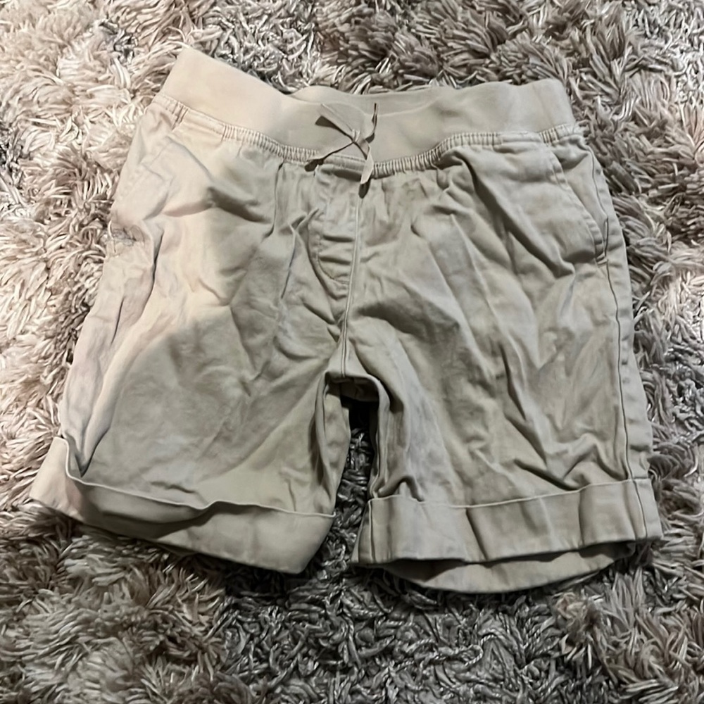 Izod brown Khaki shorts for girls.